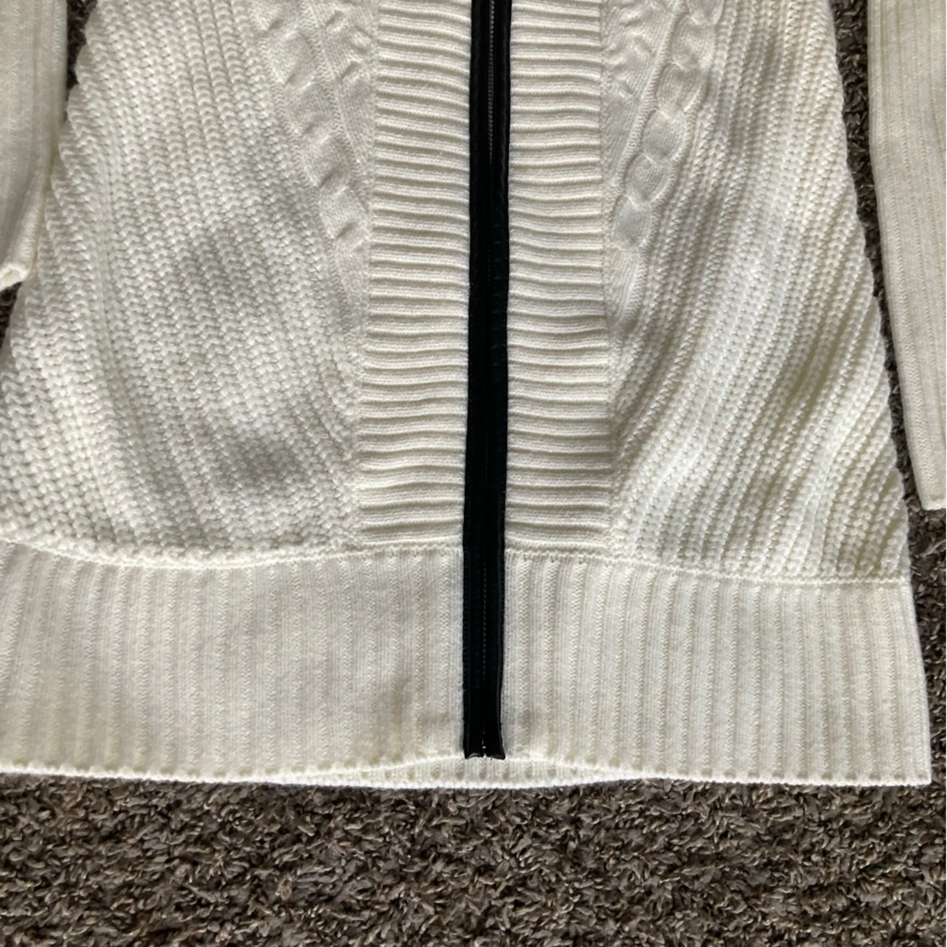 VENUS White Zip-Up Cable Knit Cardigan - Image 4