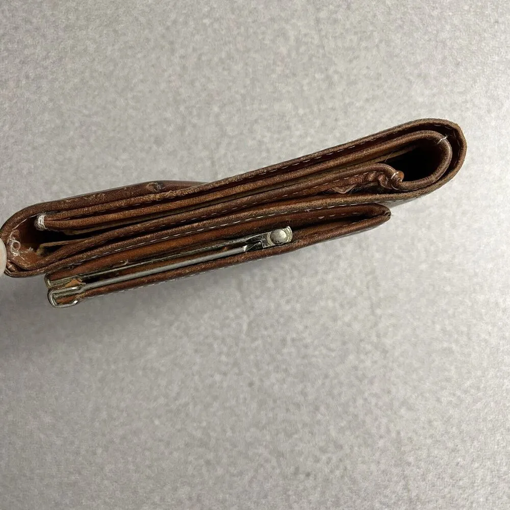 Vtg Dooney Bourke Wallet Pebbled Leather Cream Brown Tri Fold Cash Card Kisslock - Image 4