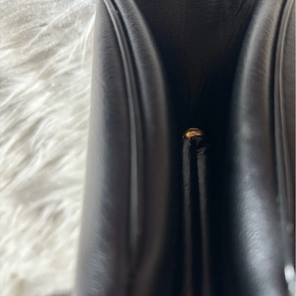 Vintage Black Leather Handbag scallop top - Image 13