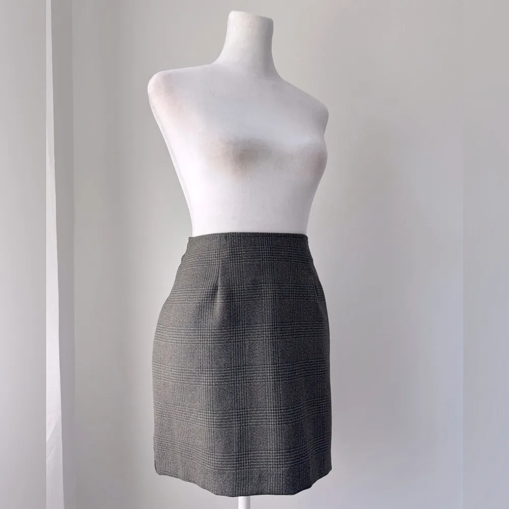 XOXO Grayish Brown Plaid Houndstooth Print Mini Skirt - Image 6