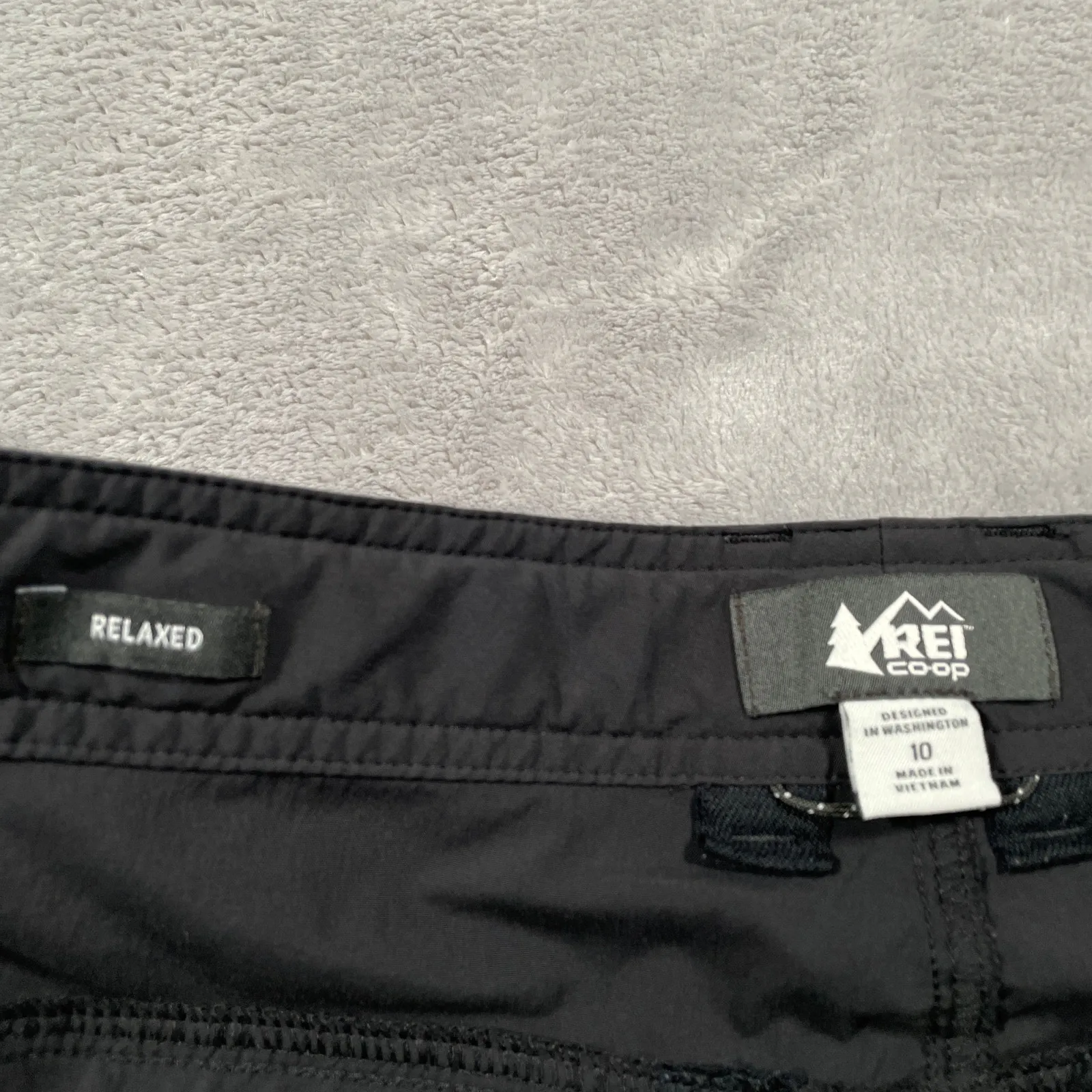 REI Coop Shorts Womens 10 Black Sahara Cargo Belted Hiking Trekking Outdoor - Image 3