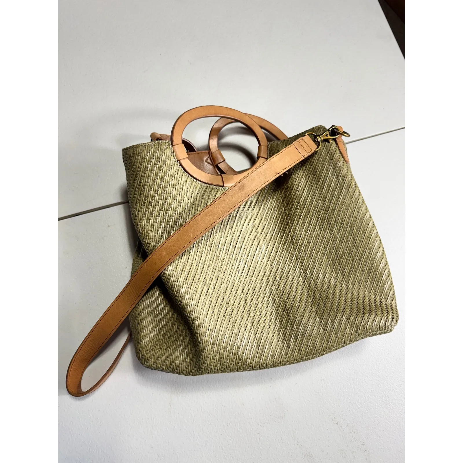 Fossil 75082 Woven Straw Tote Bag‎ with Round Handles and Crossbody Strap - Image 4