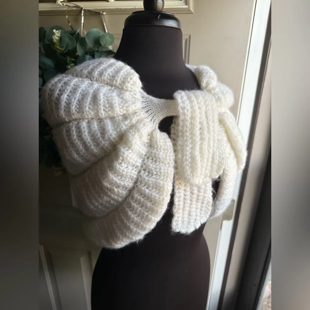 Vintage handmade knit cream sweater tie shoulder shawl, one size White Size undefined - Image 5
