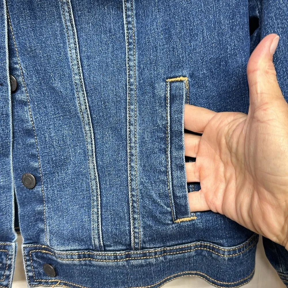 Denim Button Up Long Sleeve Jacket Womens Size Medium 2X stretchy - Image 3