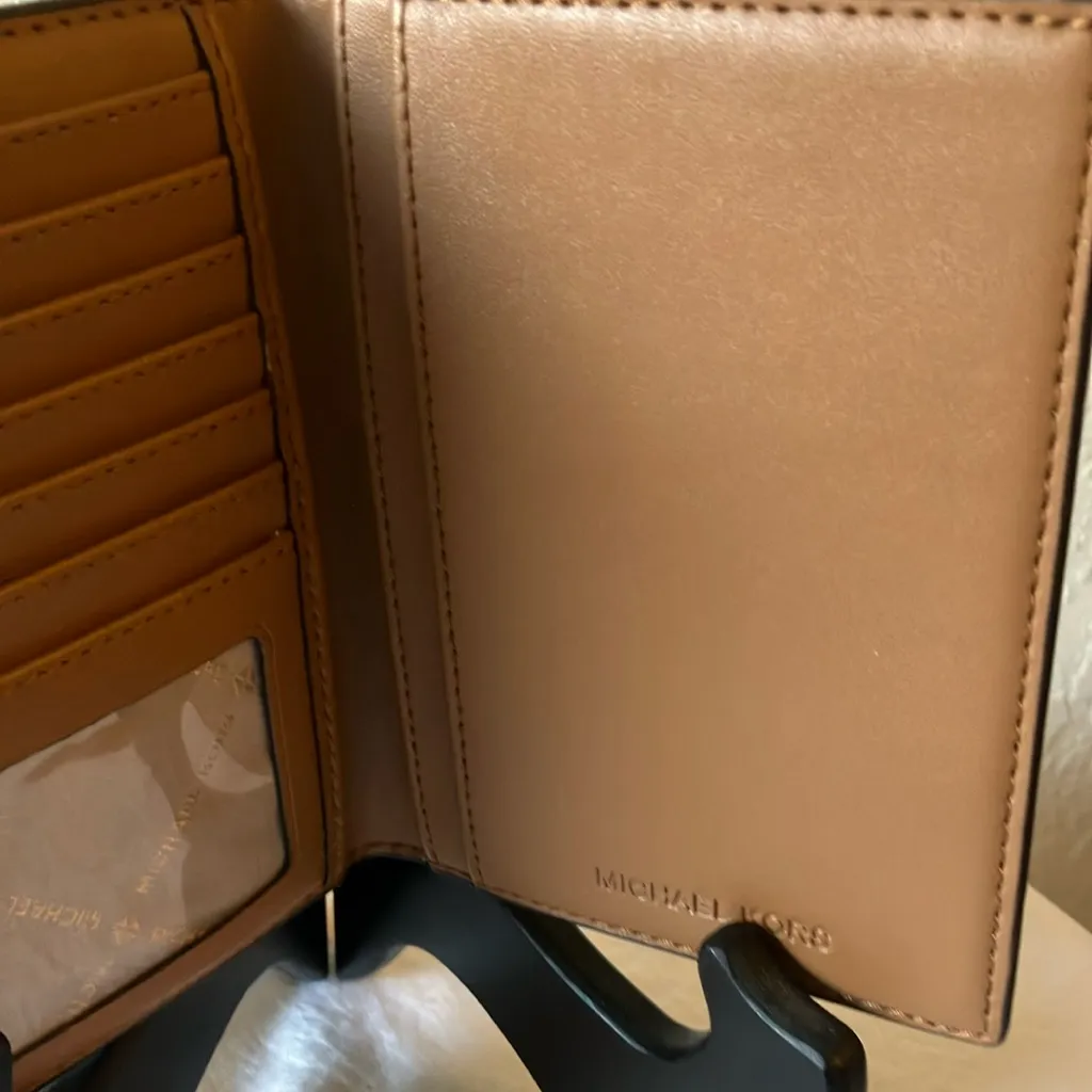 Michael Kors: Brown Passport Holder- card slots - Image 5