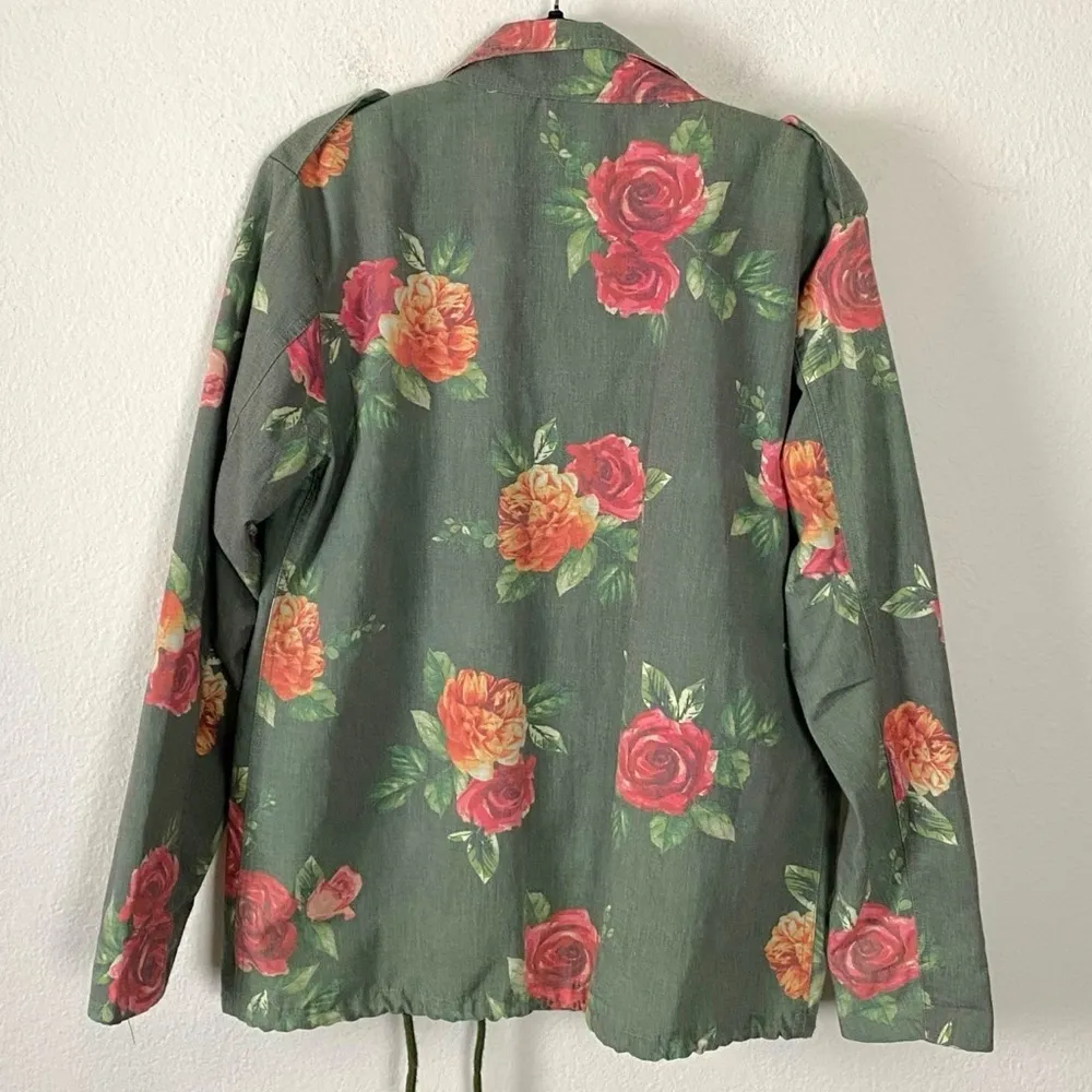 Vici Military Utility Jacket in Army Green Floral Size Small Roses Fall Dainty - Image 2