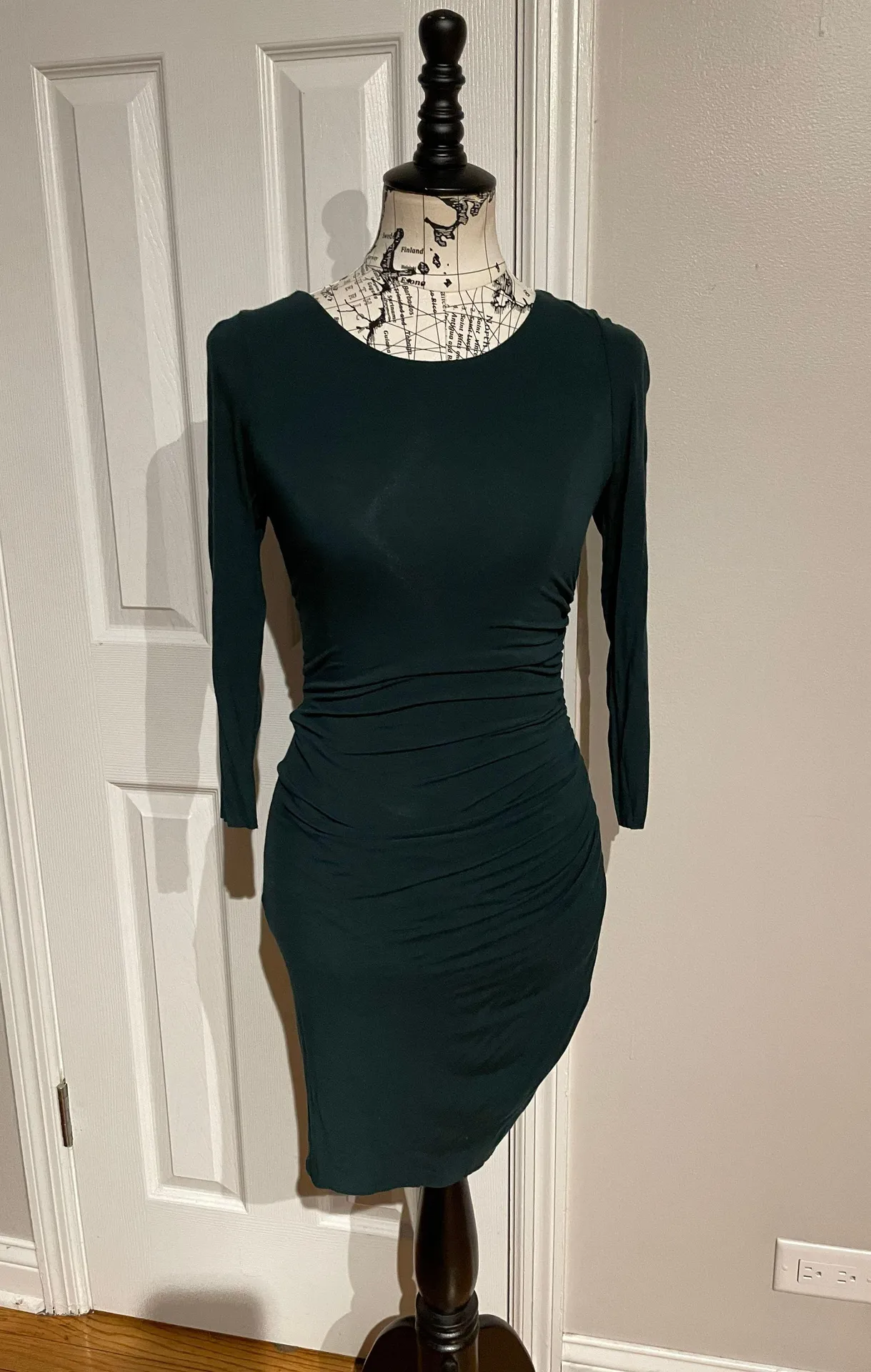 NWOT Elegant Bailey 44 Cutoff back key hole long sleeve Draped. All sales are final - Image 2