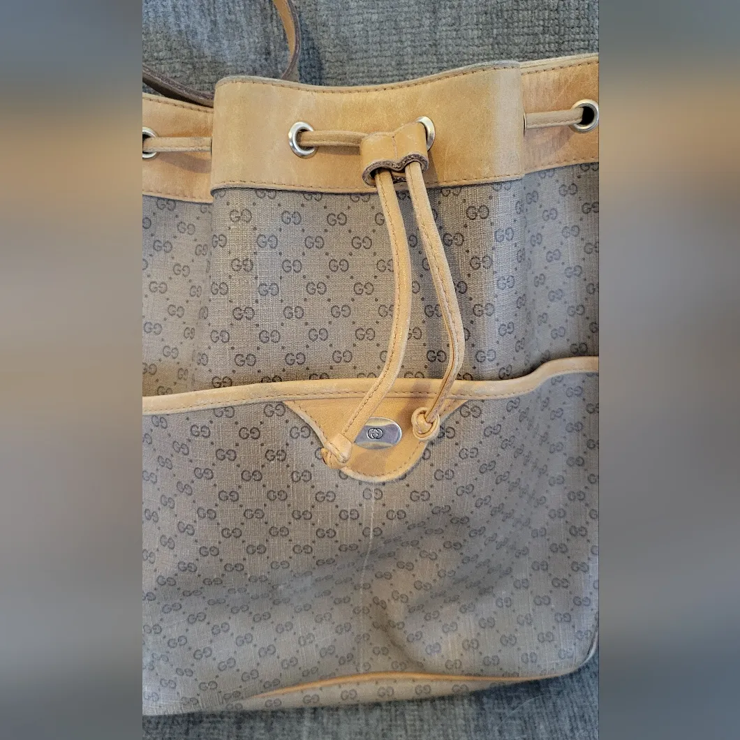 Gucci Canvas Crossbody Bucket Bag. - Image 4