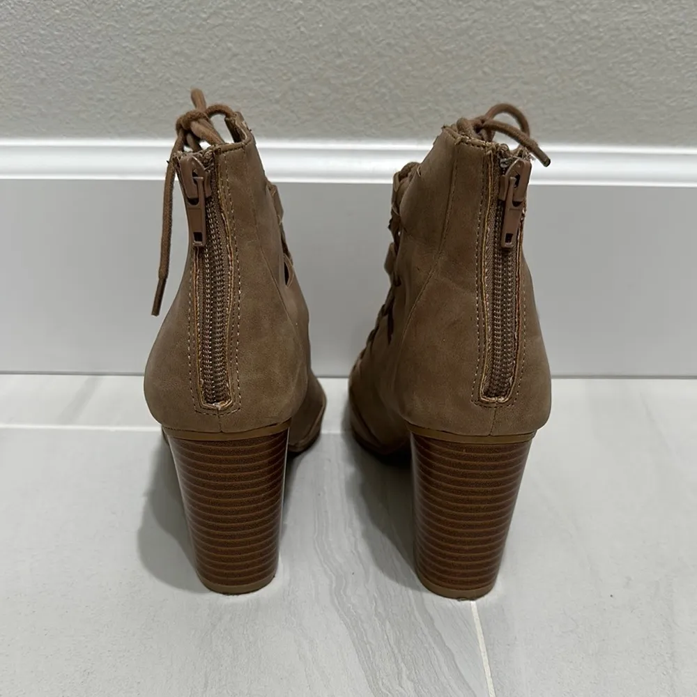 Women's Tan Heeled Strappy Sandals - Image 4