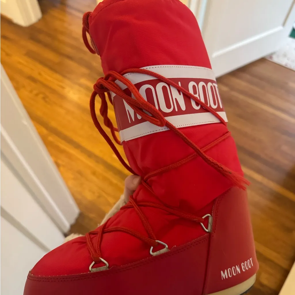 Moon Boot Women's Red Winter Boots Size 7 - Image 3