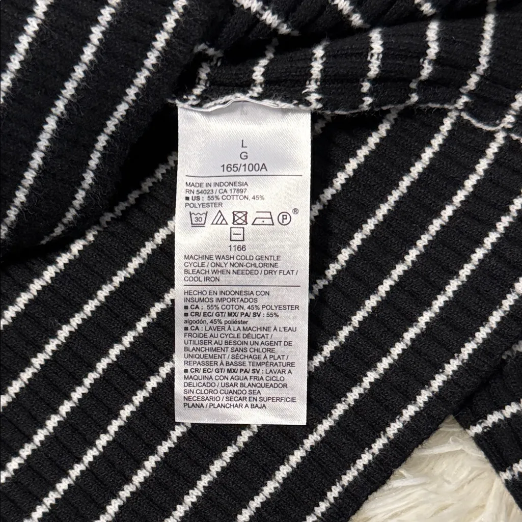 Old Navy  SoSoft Lite Ribbed Crew-Neck - Image 5