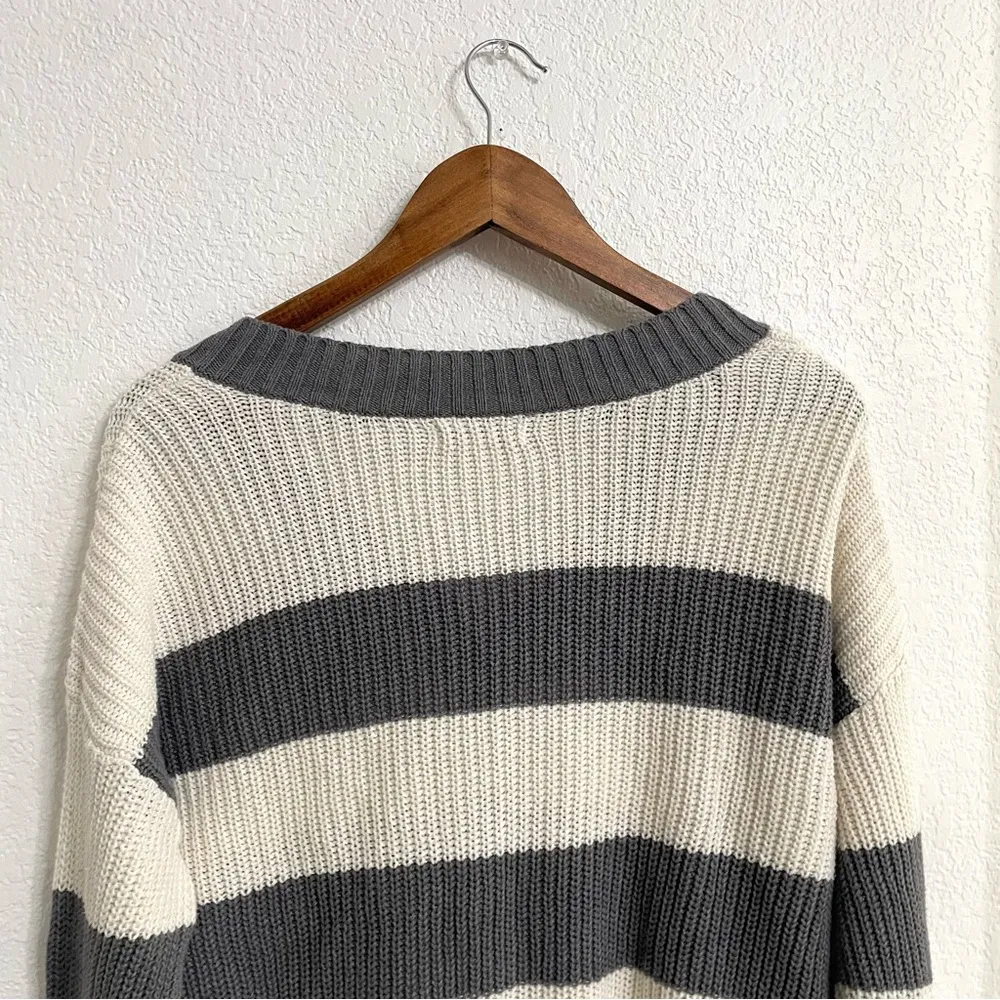 American Eagle Womens Sweater Gray Cream Bold Stripe Deep V Neck Size XS - Image 4