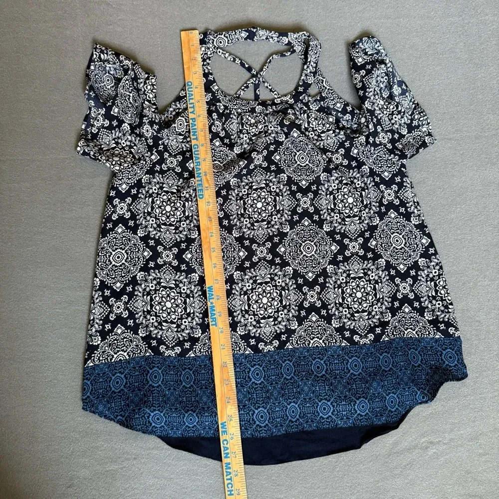 Iz Byer Navy and Cream Patterned Cold‎ shoulder summer Blouse size L polyester - Image 11