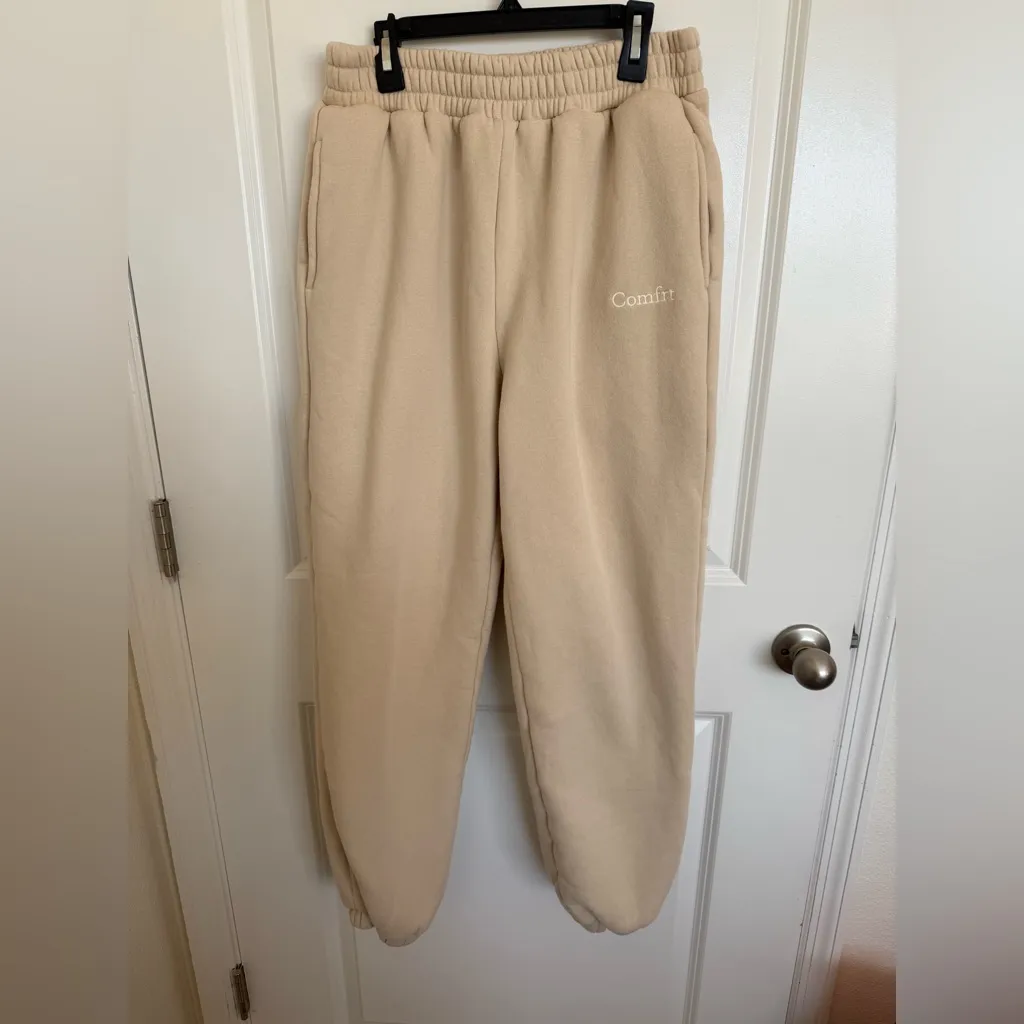 Comfrt Signature Sweatpants Size Medium Tan - Image 3