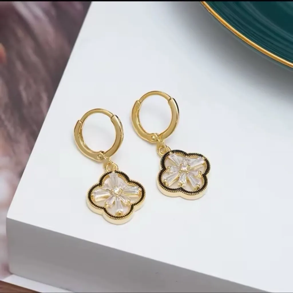 Elegant Gold - Image 2