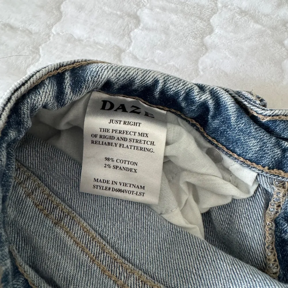 DAZE Distressed Skinny Jeans – Size 26 Blue - Image 4