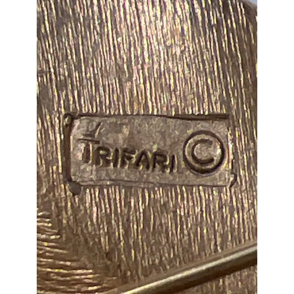 Vintage Crown Trifari Leaf Brooch Pin Gold Tone White Enamel 2.5" tall - Image 4