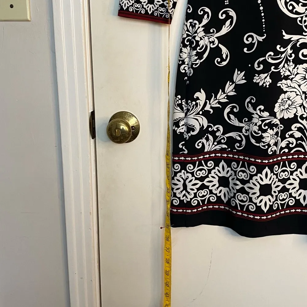 White House black market size small-black white large floral print - Image 8