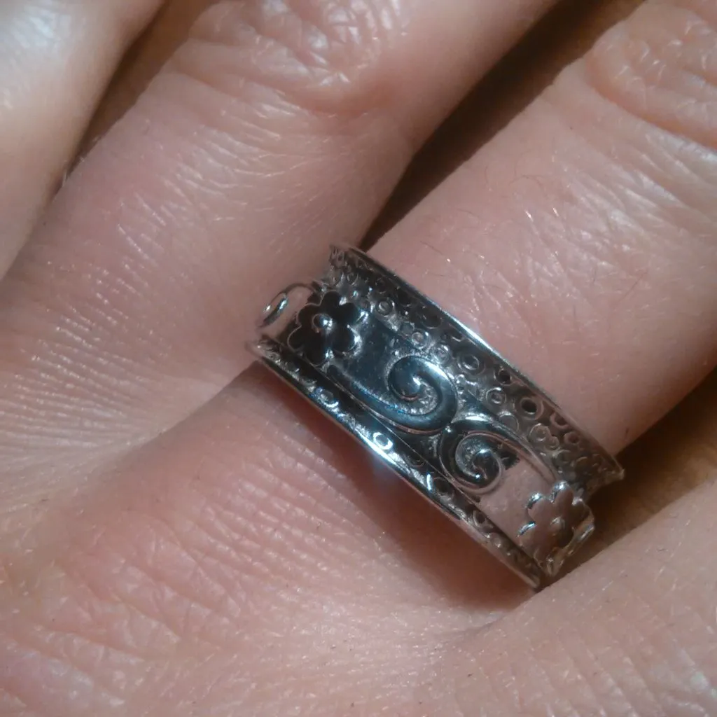 Sterling Silver Floral Design Spinner Band Ring (Size 9) - Image 3