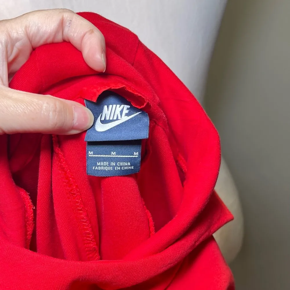 Nike Women's Long Sleeve Cropped Perforated Cinched Waist Pullover Hoodie Size M - Image 7