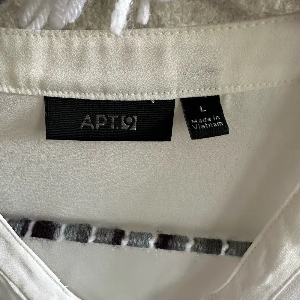 Women's White Long Sleeve Blouse Bow Collar Size L - Image 2