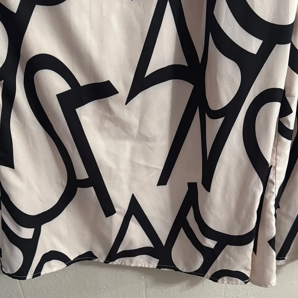 Elegant Black and White Wide Leg Pants Size L - Image 3