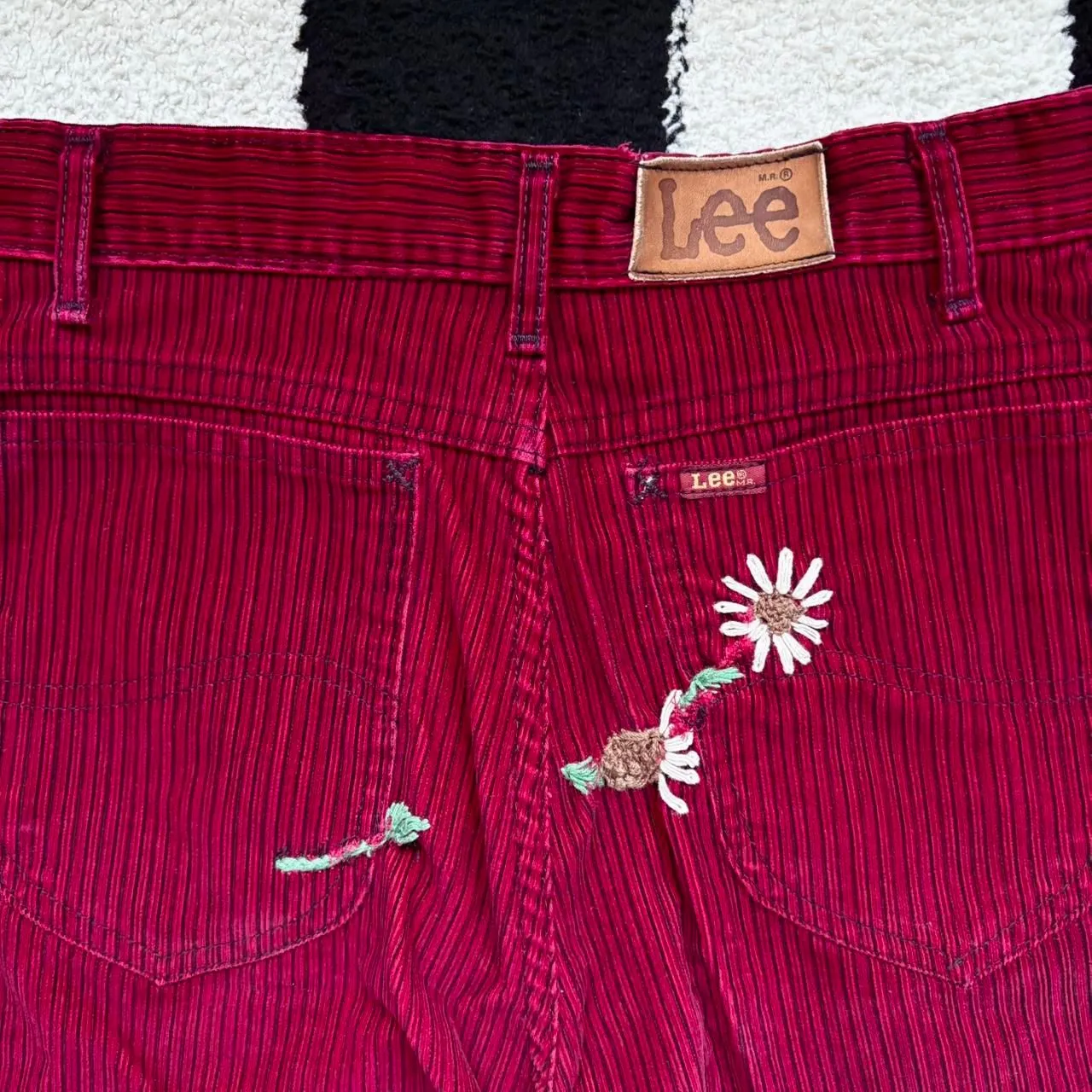 Vintage Lee Riders Floral Embroidered Red Corduroy Jeans 26 Waist - Image 3