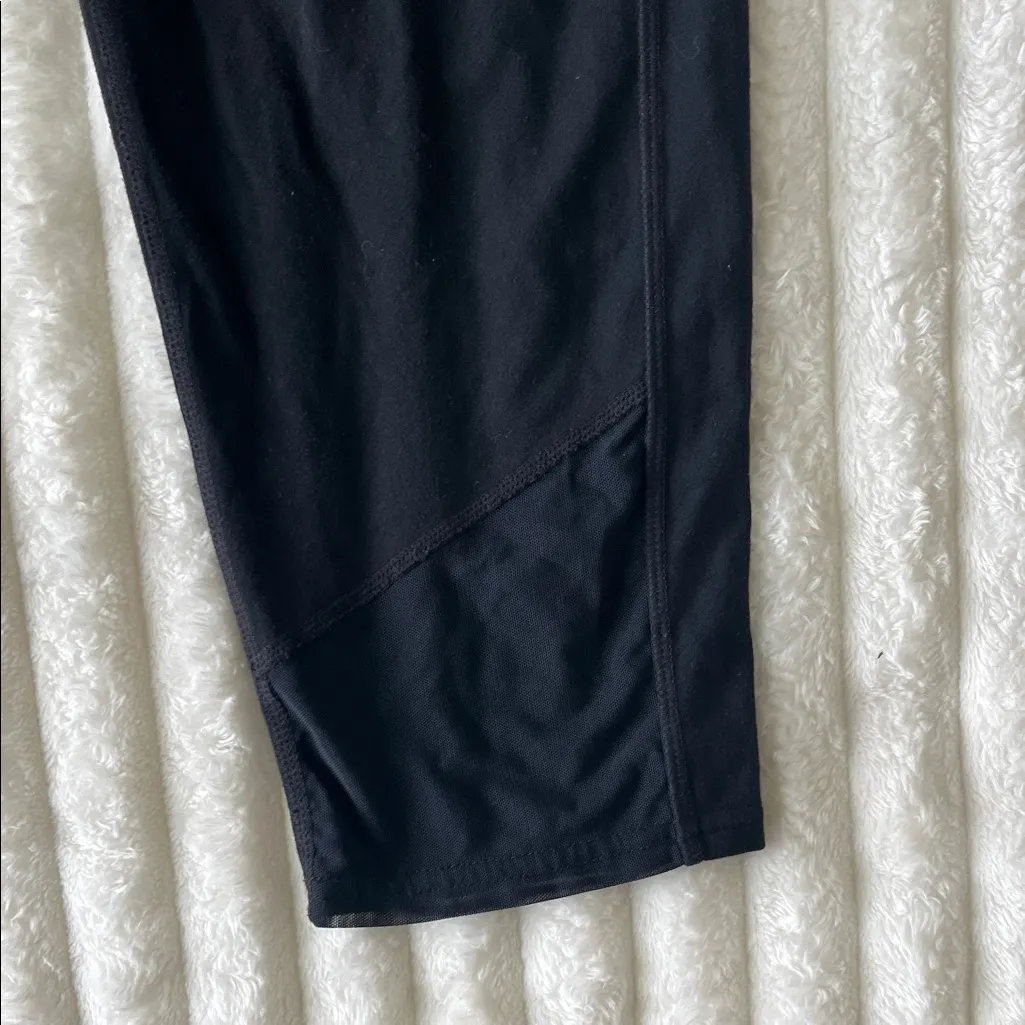 Athleta Cropped Black Leggings - Image 9
