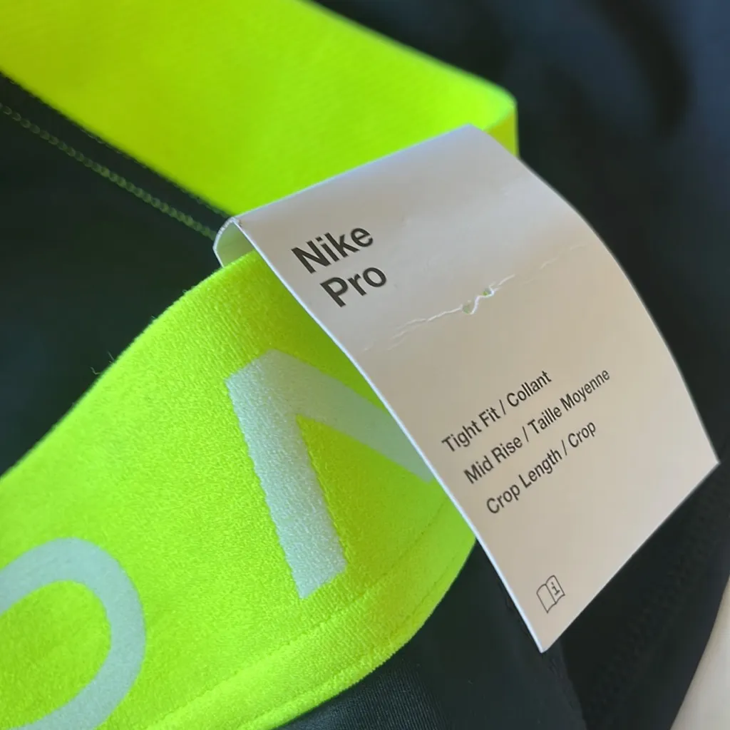 NWT Nike Pro Women's Mid-Rise Crop Leggings (Plus Size) SZ-1X - Image 10