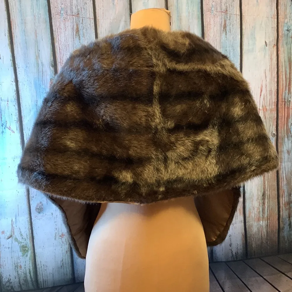 Vintage Regina Glenara by Glenoit Faux Fur Wrap with Satin Lining & Pockets OS Brown Size undefined - Image 4