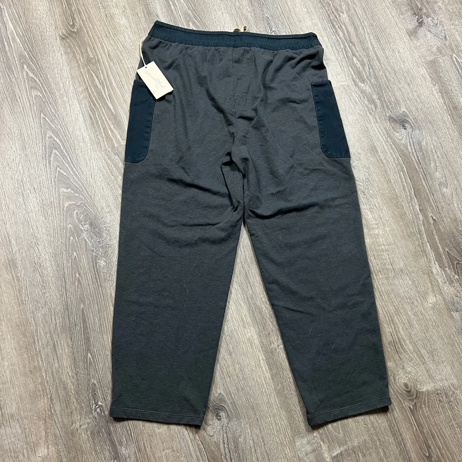 Universal Thread Women's Dark Gray Cargo Tapered Pants - Size Medium - NWT - Image 8