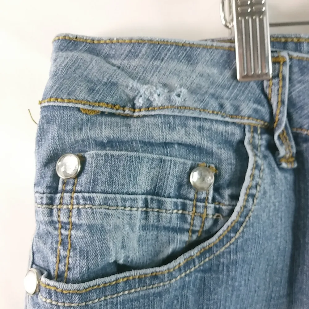 Almost Famous 24 Stitched Pockets Medium Wash Jeans Shorts Plus - Image 6