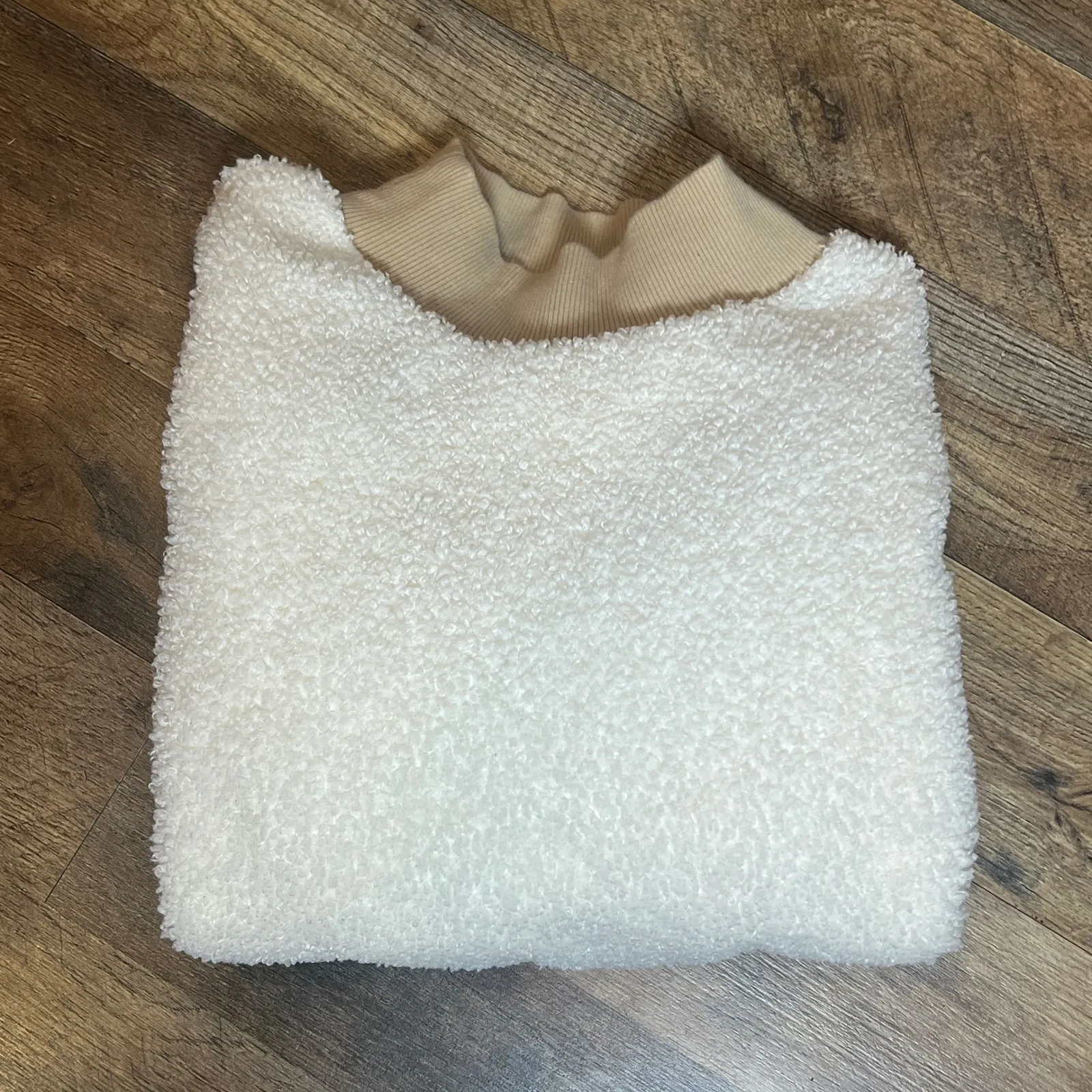 Fabletics Sherpa Fleece Pullover Sweatshirt Women's Medium Ivory Tan - Image 4