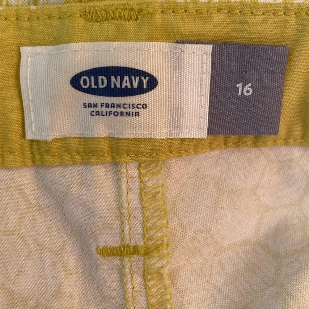 Old Navy Tropical Pineapple Print Cotton Shorts Yellow ‘Out on a Lime’ Size 16 - Image 4