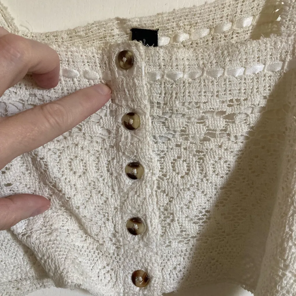 Out From Under Y2K Cream Colored Lace Button Front Cropped Tank Top #Br - Image 3