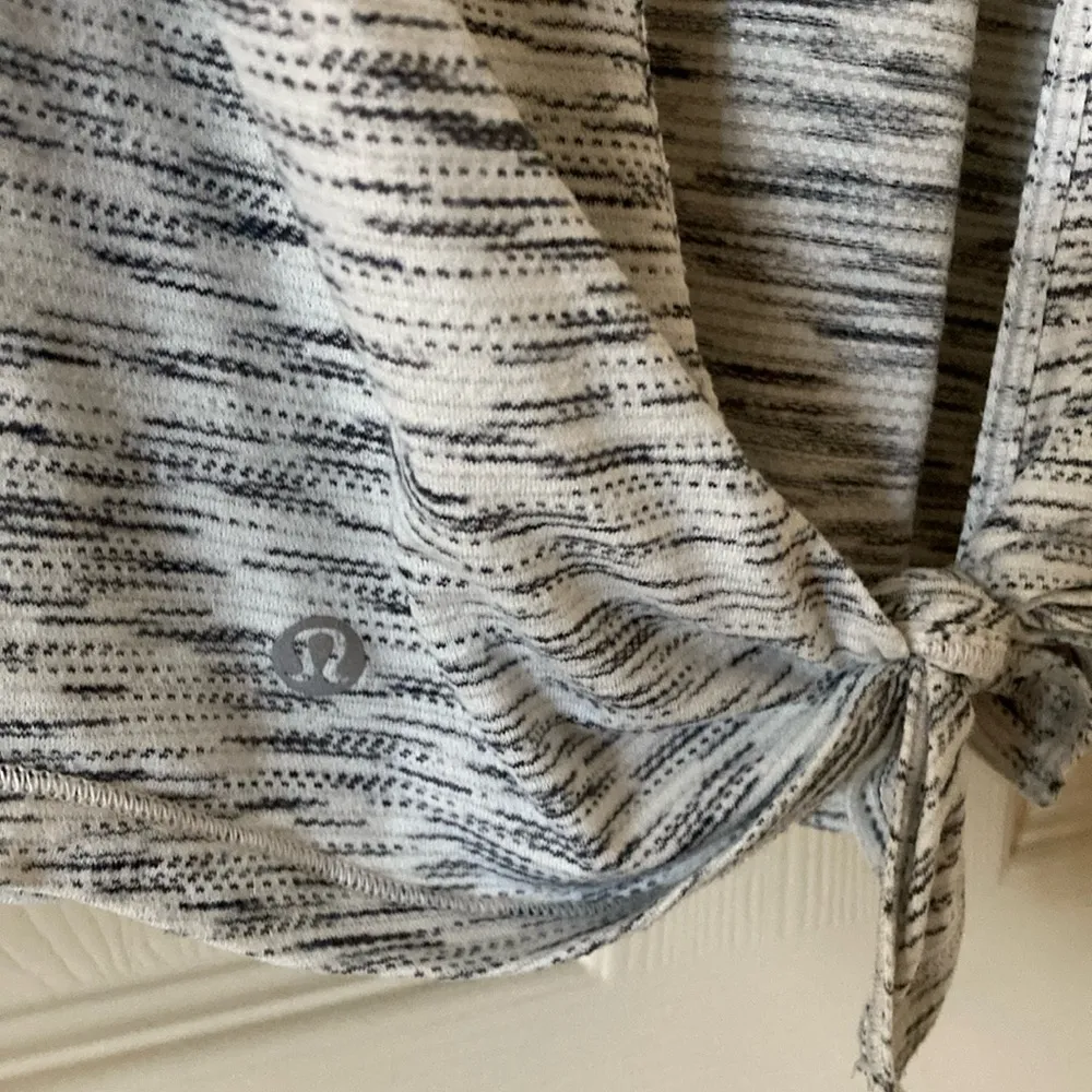 Lululemon Beat the Heat Long Sleeve Tie Back Top Tiger Space Dye Black White 6 - Image 4