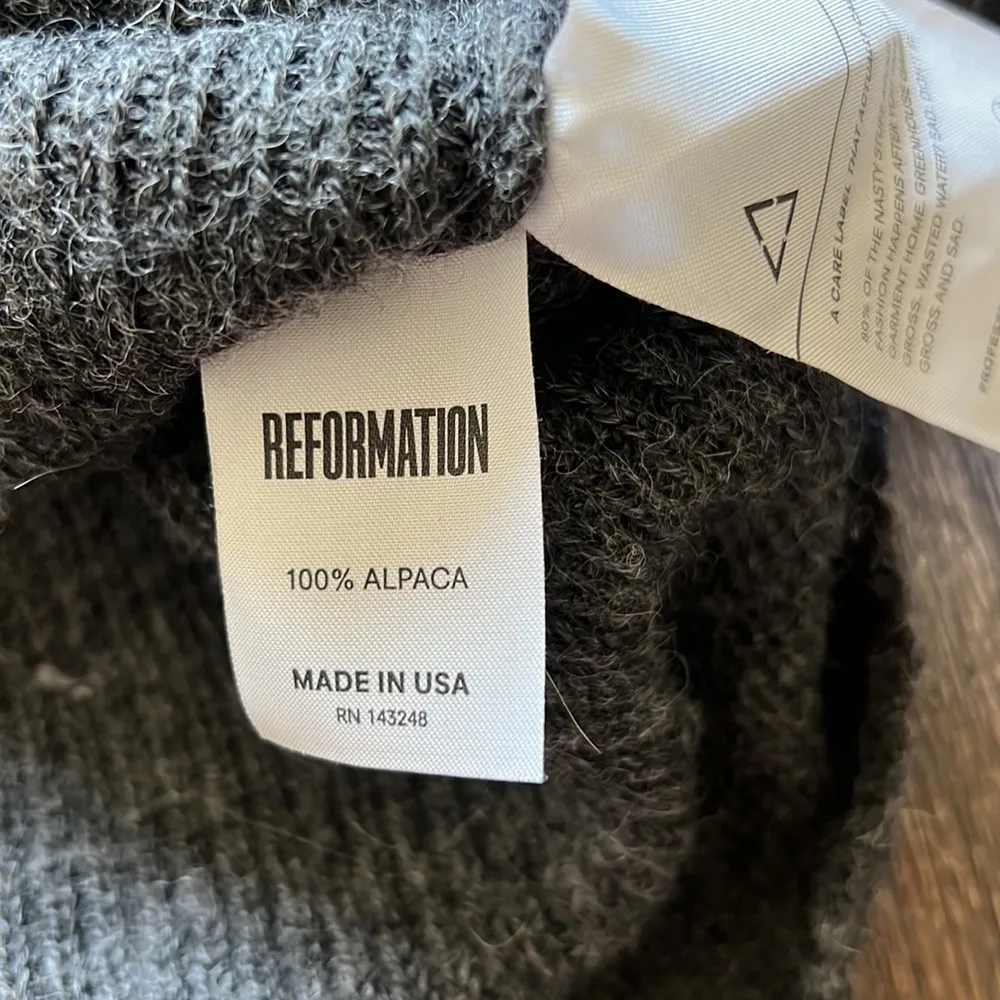 Reformation Gray Sweater - Image 5
