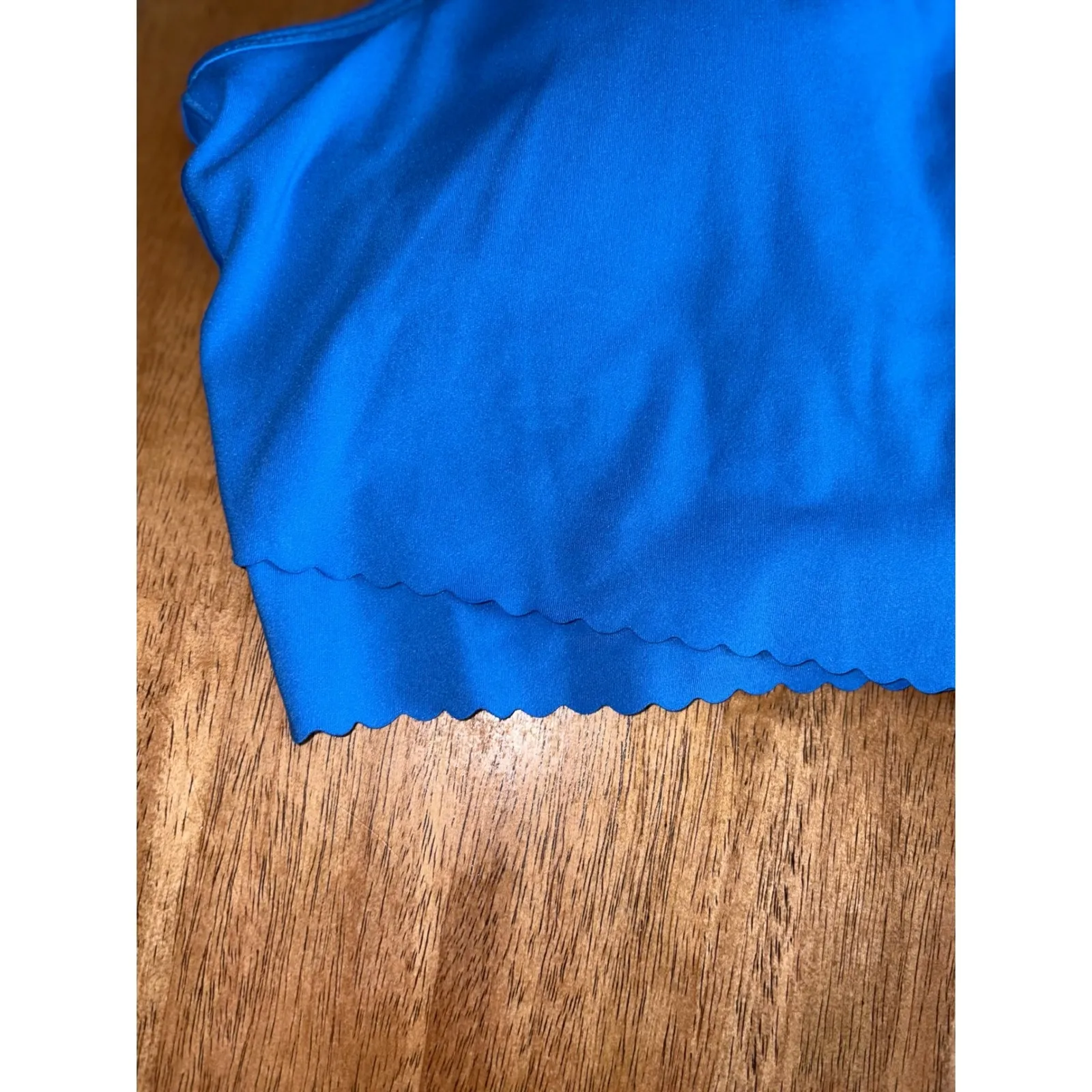 Danskin Scallop Crop Tank‎ Wicking Moisture Control 4-Way Stretch Palace Blue M - Image 3