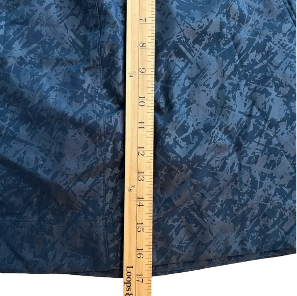 Orvis water repellent navy embossed performance skirt, EUC size M - Image 5