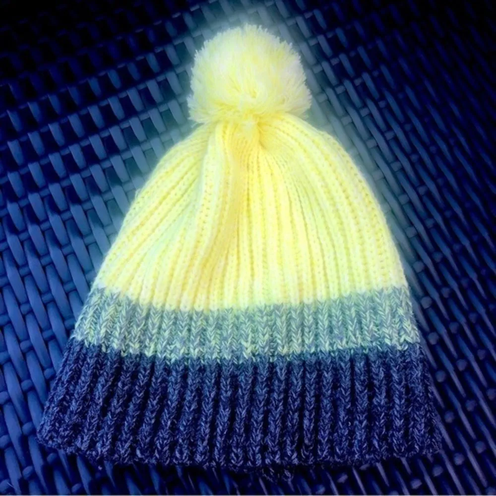 Y2K Yellow stocking cap gray fleece lined pom pom tassel ski cap winter hat - Image 2