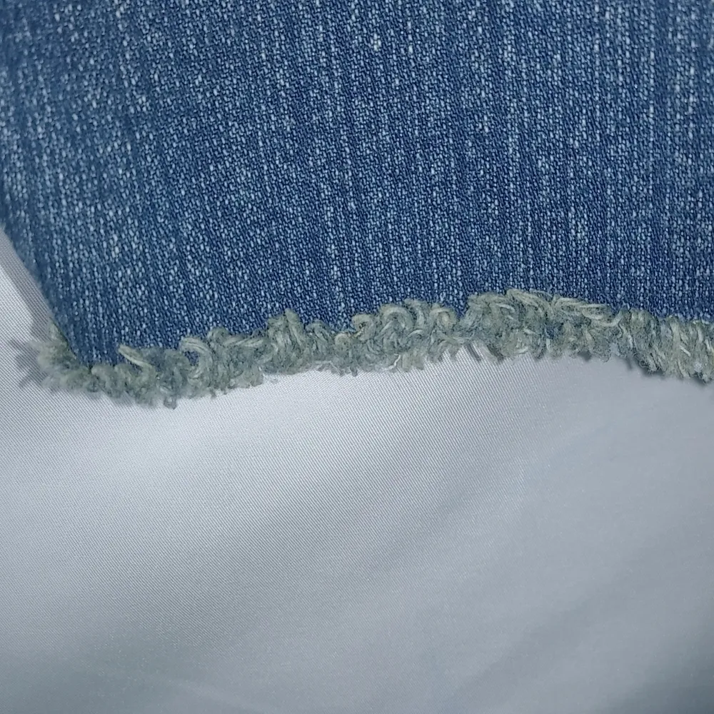 FG 24W Jeans Raw Hem Shorts Plus - Image 3