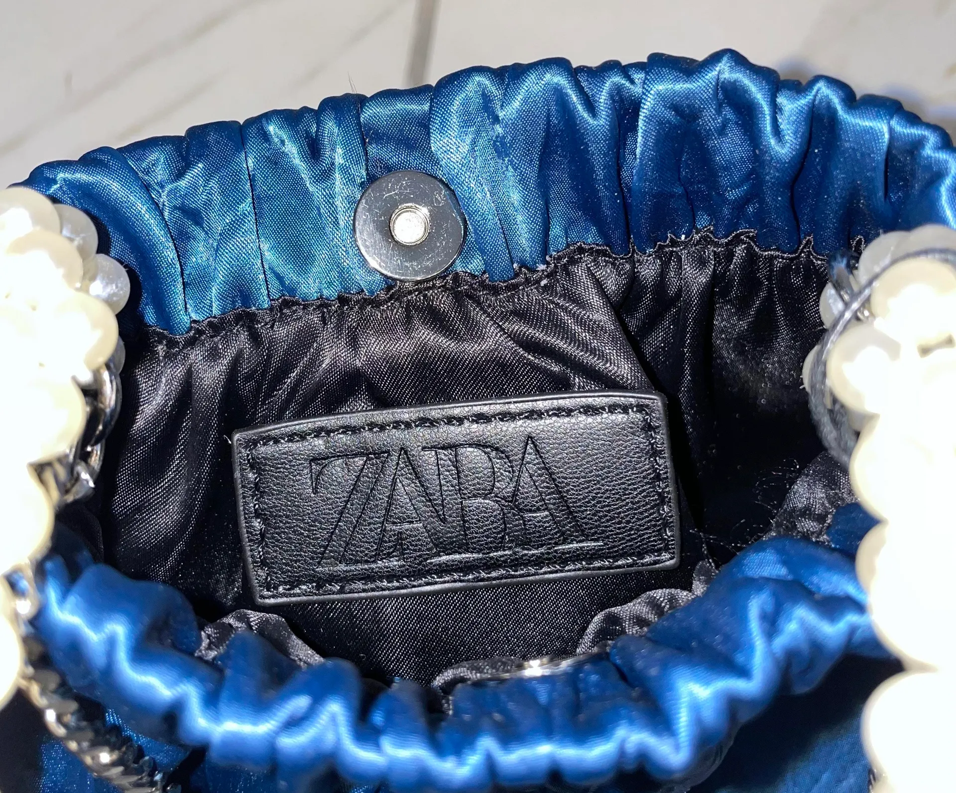 NWT  Blue Pearl Handle Crossbody Bag - Image 7