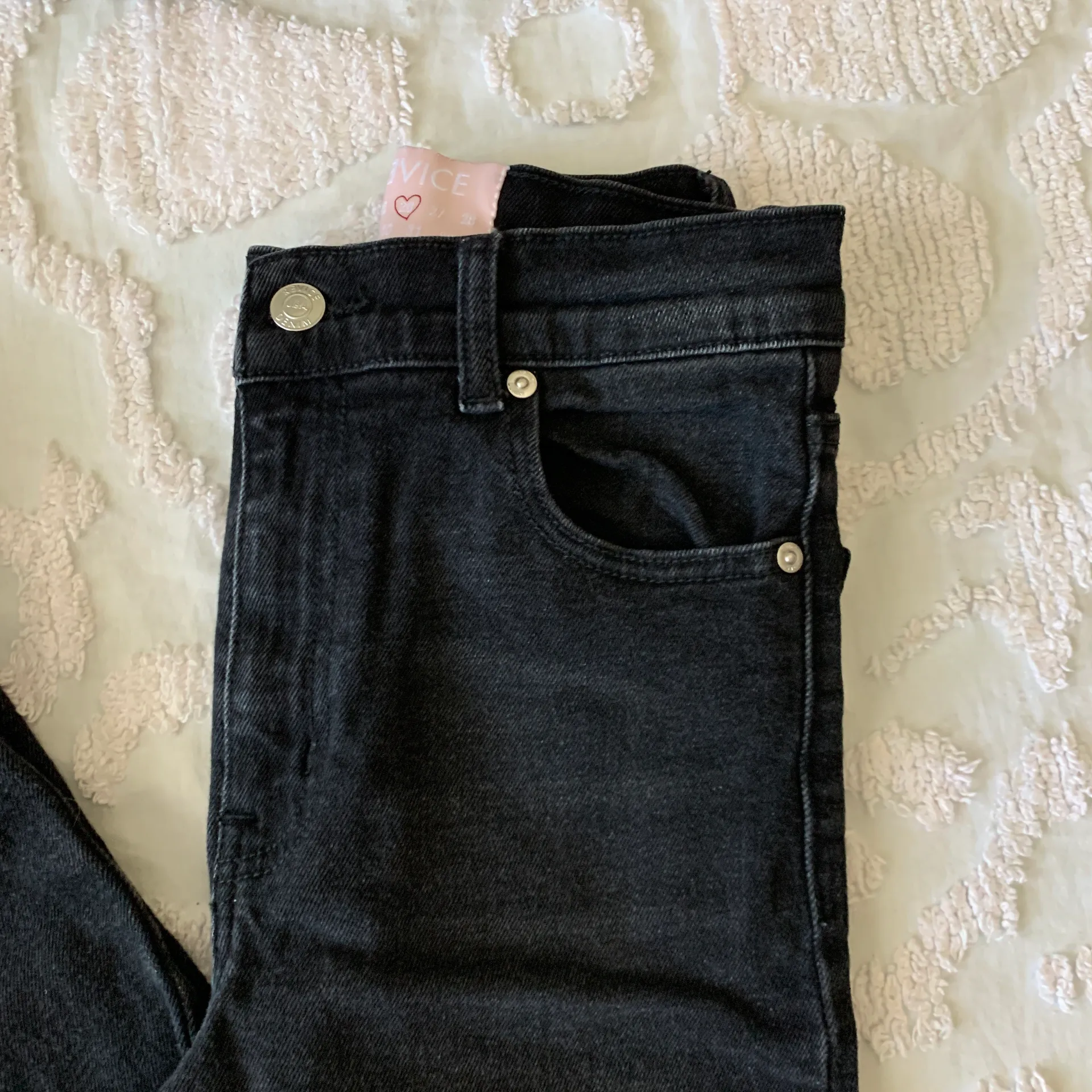 Women’s 26 REVICE Farrah Midnight Wash Black Waistband Straight Leg Jeans - Image 3