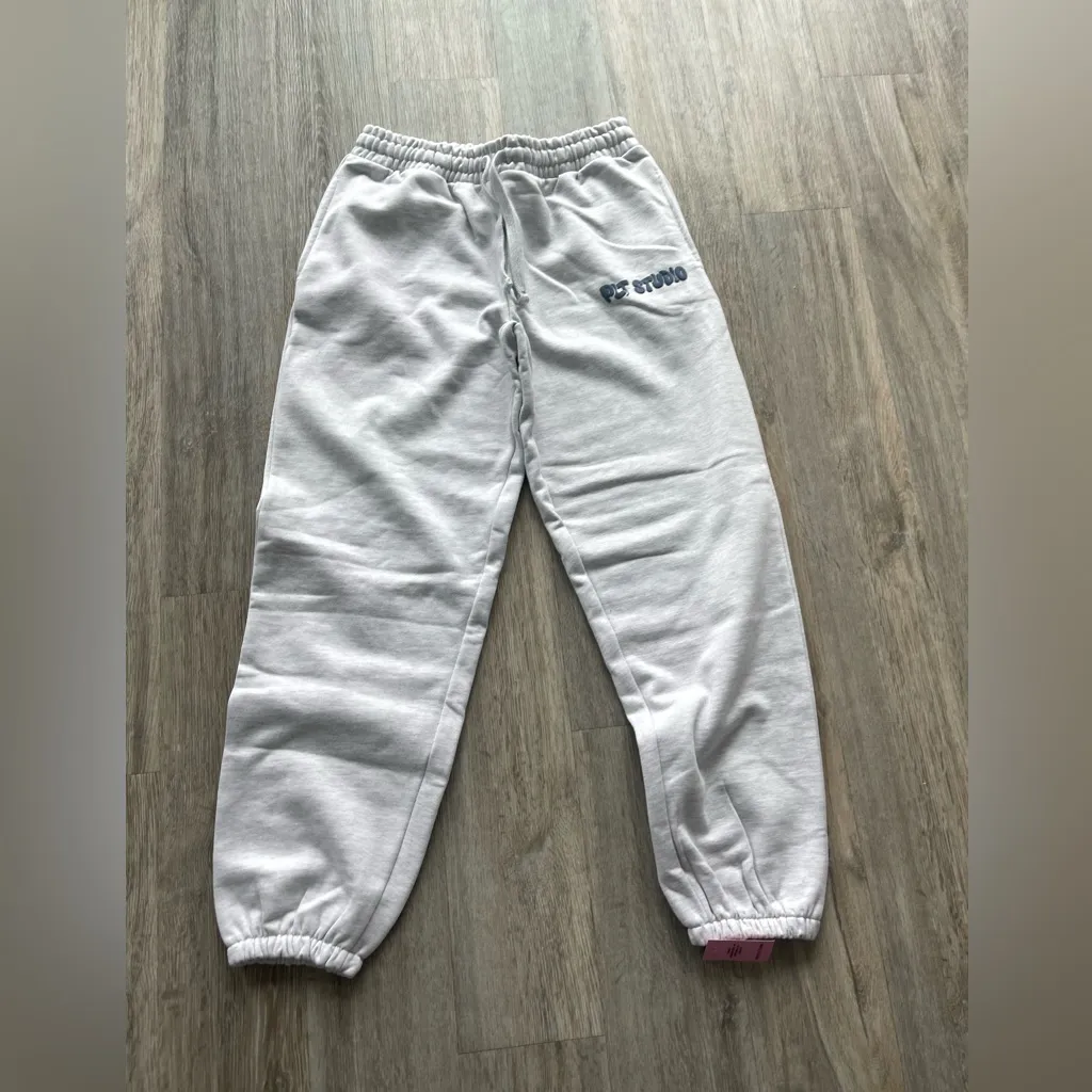 NWT PLT ASH GREY THICK OVERSIZED JOGGERS M - Image 2