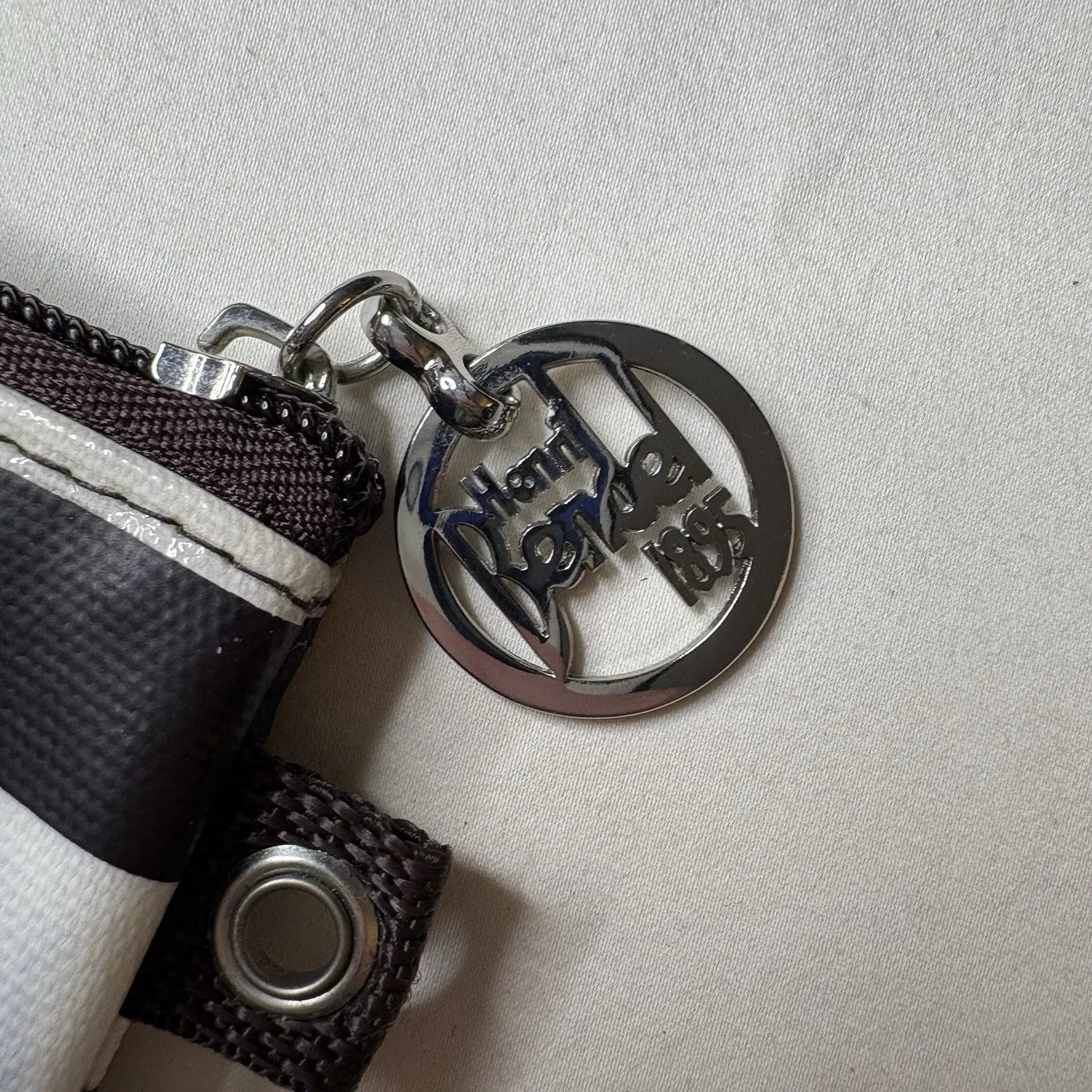 Henri Bendel Weekend Travel Striped Black And White Pouch Bag Zippered Flaws - Image 5