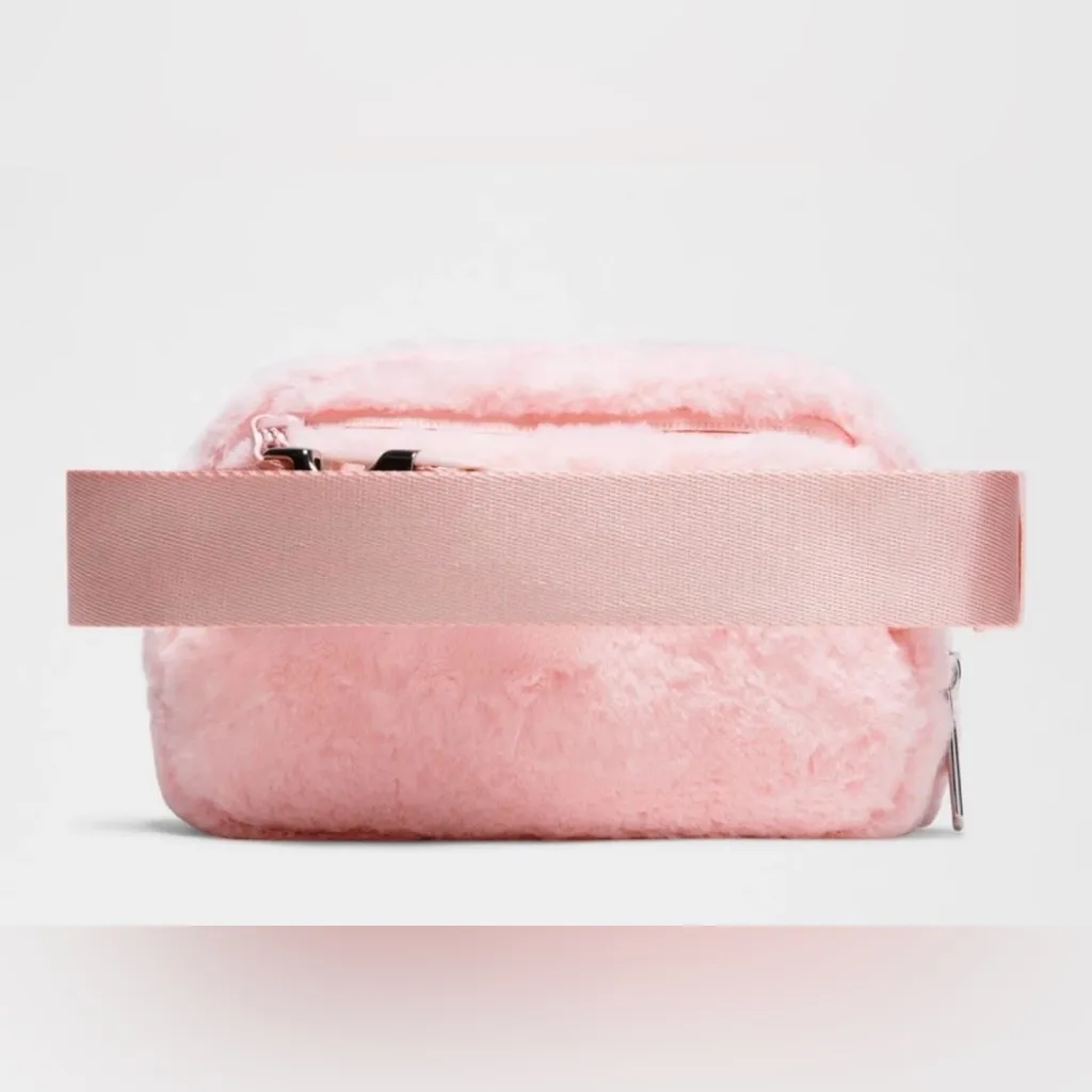 Lululemon NWT Everywhere Belt Bag Plush Fleece Strawberry Milkshake Pink 1L - Image 3