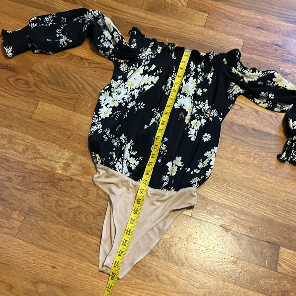 Wayf Womens XS Off shoulder Long Sleeve Puff Black Floral Ruffle Bodysuit Boho - Image 4