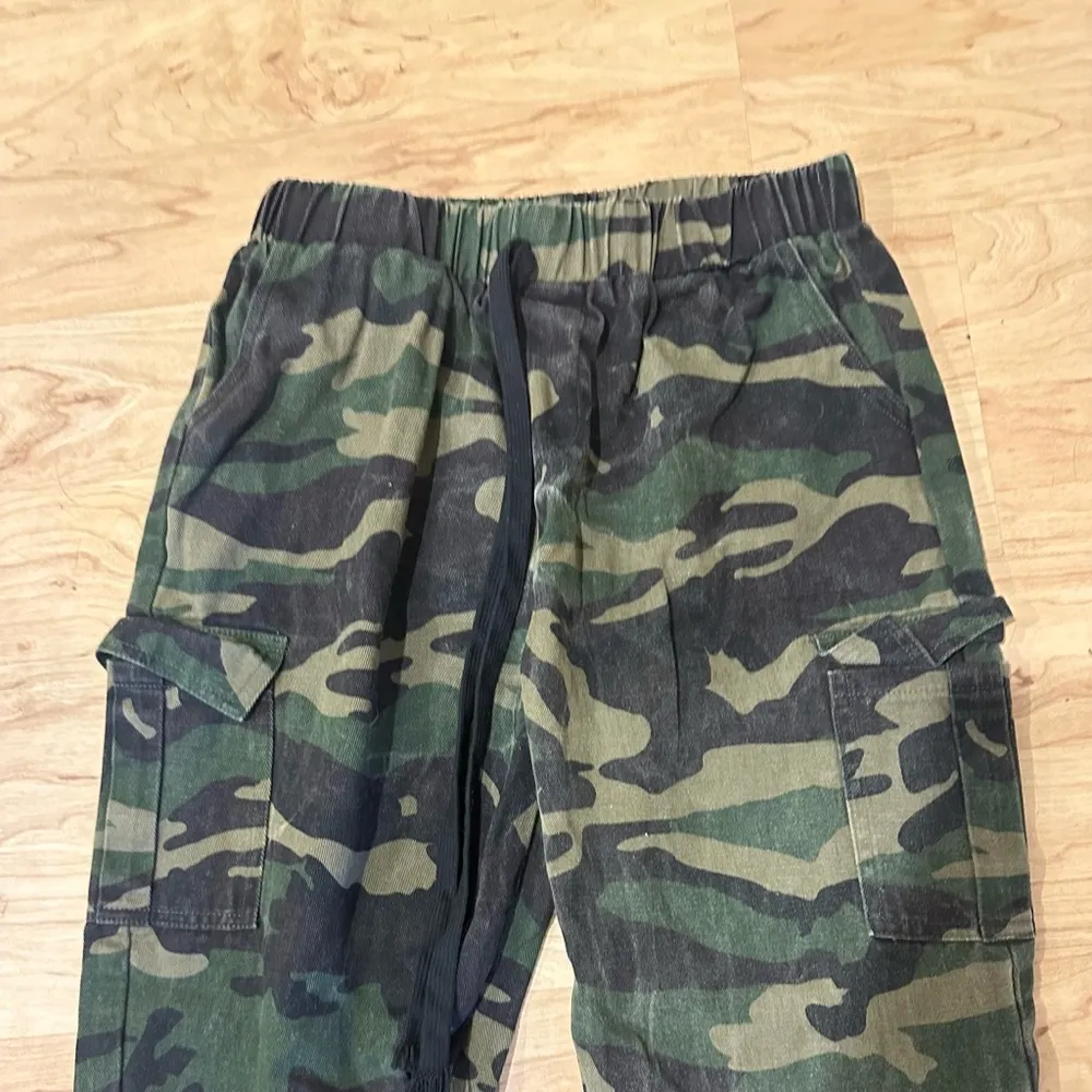 Womens size medium excellent condition - Image 2