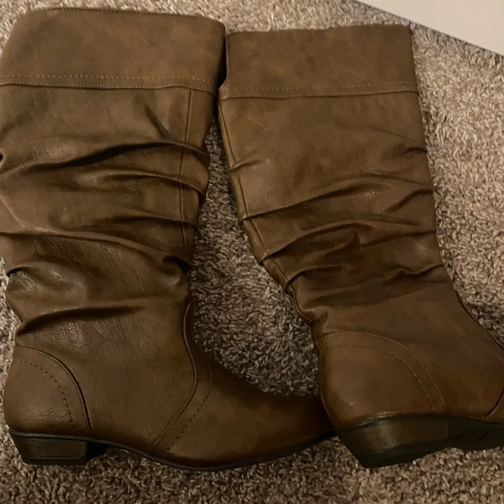 Kohls High Brown Faux Leather Boots Size 7 - Image 4