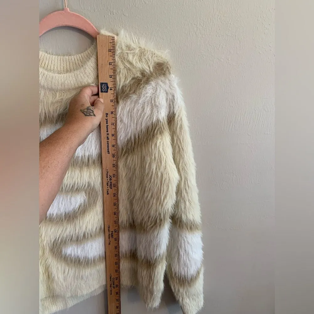 Storia Abstract Eyelash Fuzzy Sweater size M‎ - Image 9